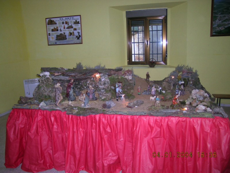 mini-NACIMIENTO ASPARIEGOS2003-4 EN AYUNTAMIENTO 002